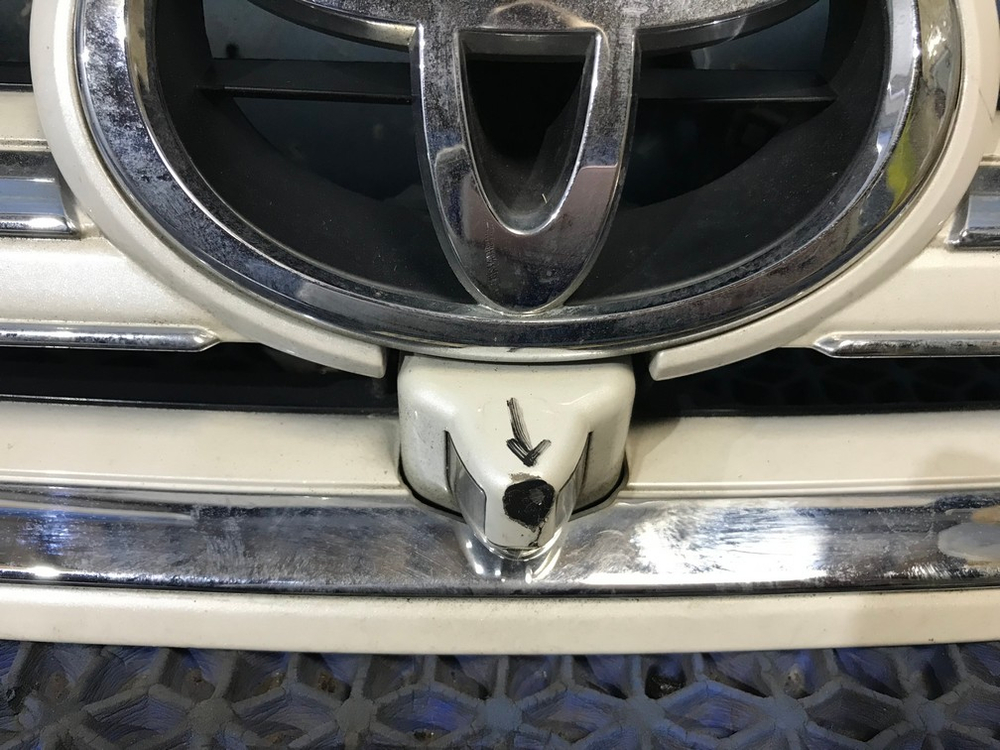 Решетка радиатора TOYOTA IPSUM 2003-2009