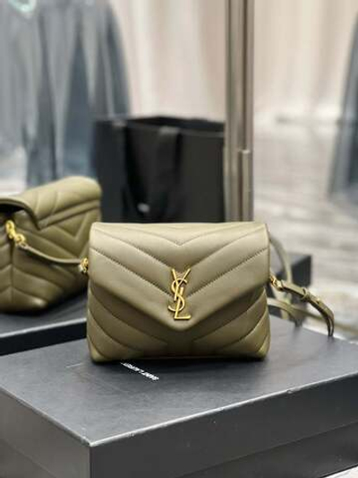 Yves Saint Laurent Loulou 20 cm