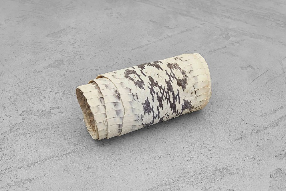 Кожа змеи 1000×80-100мм (пёстрая матовая)