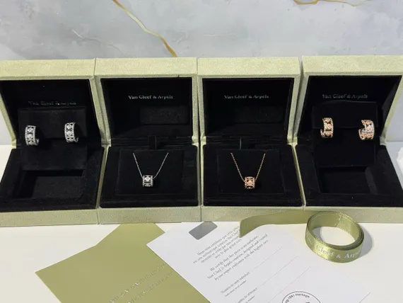 Серьги VAN CLEEF & ARPELS Perlee Clover