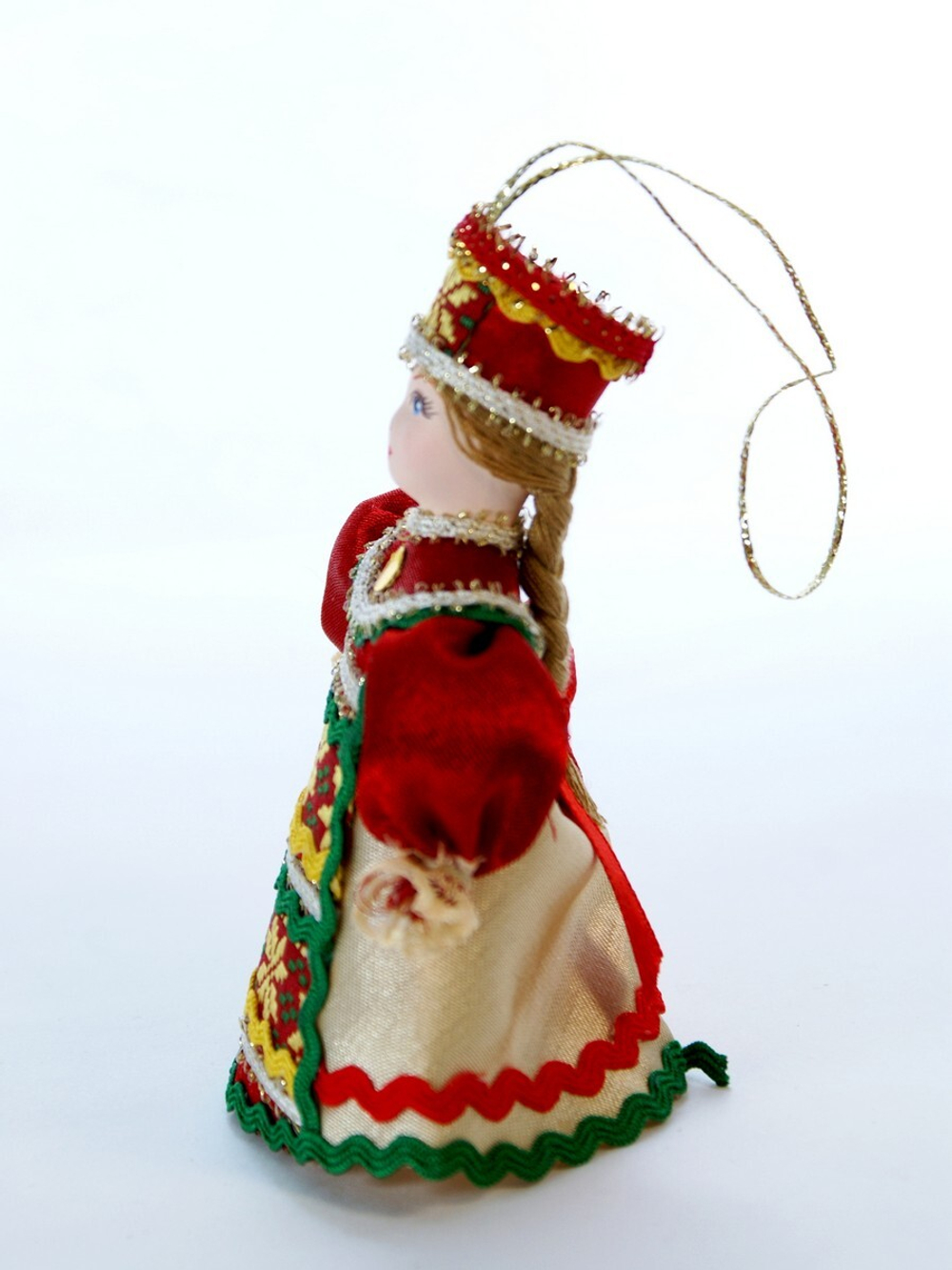 Кукла-подвеска Девушка в русском костюме.
