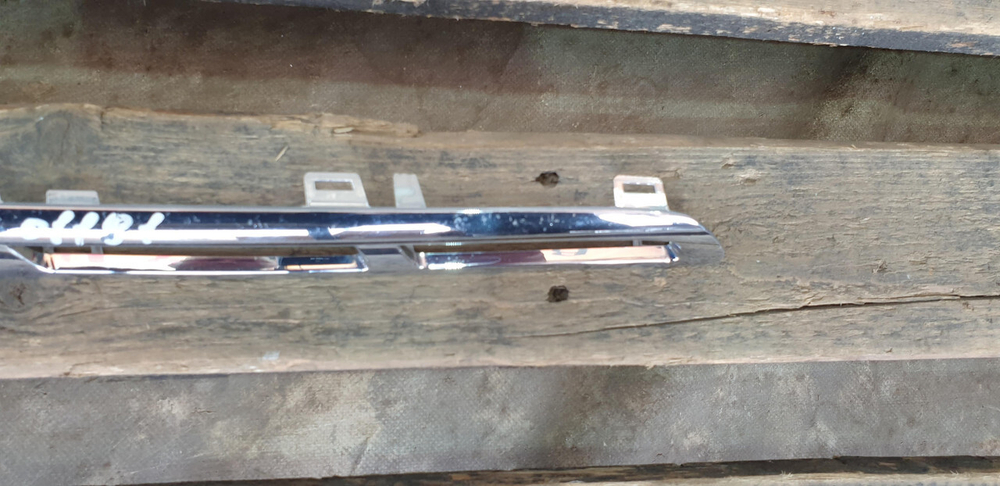 Молдинг решетки радиатора Mercedes GL GLS (X166) 15-19 Б/У Оригинал A1668882085