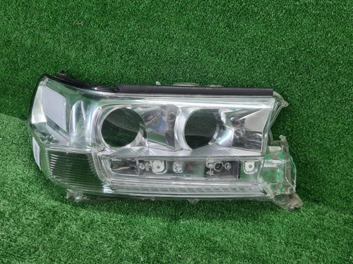 Стекло фары правое Toyota Land Cruiser 200 (2015-2021) LED