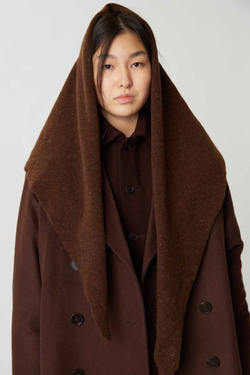 Косынка из шерсти коричневая