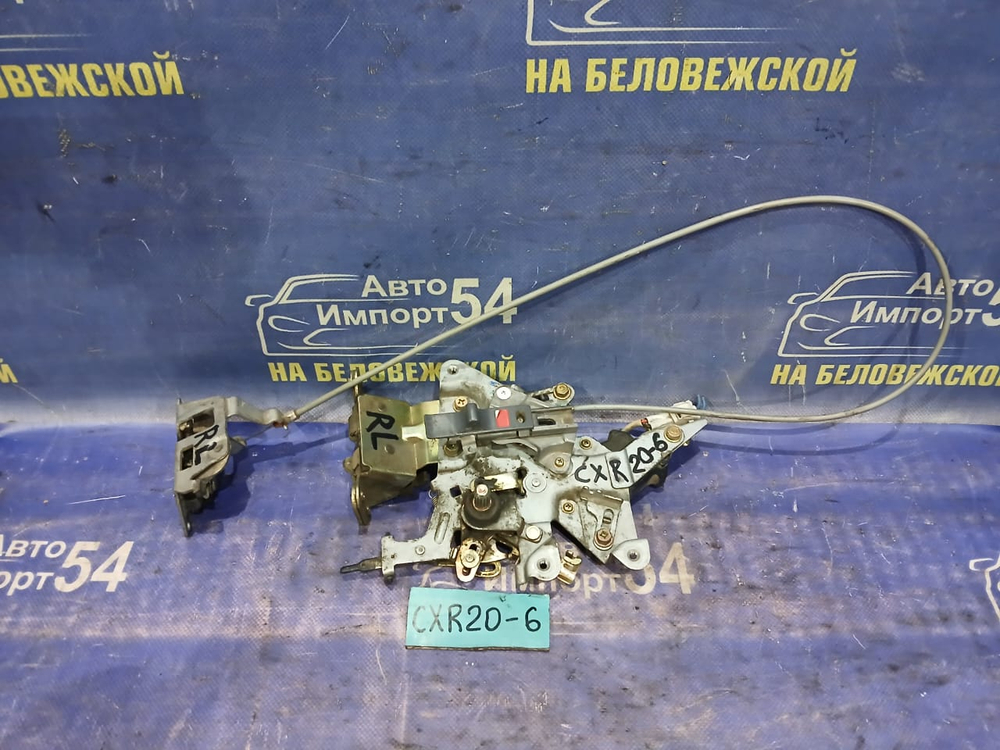 Замок двери задней левой TOYOTA ESTIMA 1992