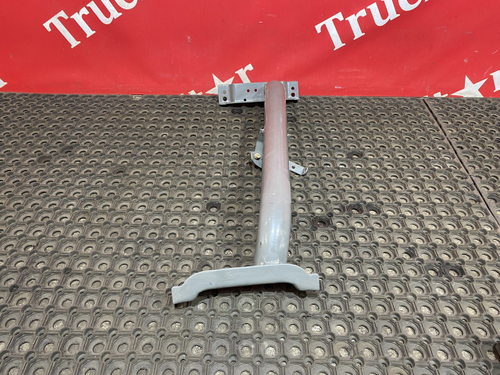 Кронштейн корпуса подножки правый 2023г