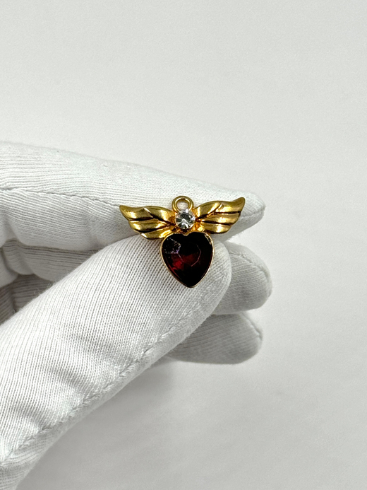 Брошь пин Сердце с крыльями красное Avon