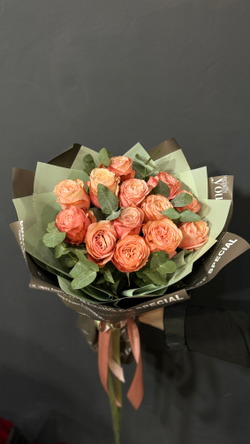 Букет роз кахала с эвкалиптом