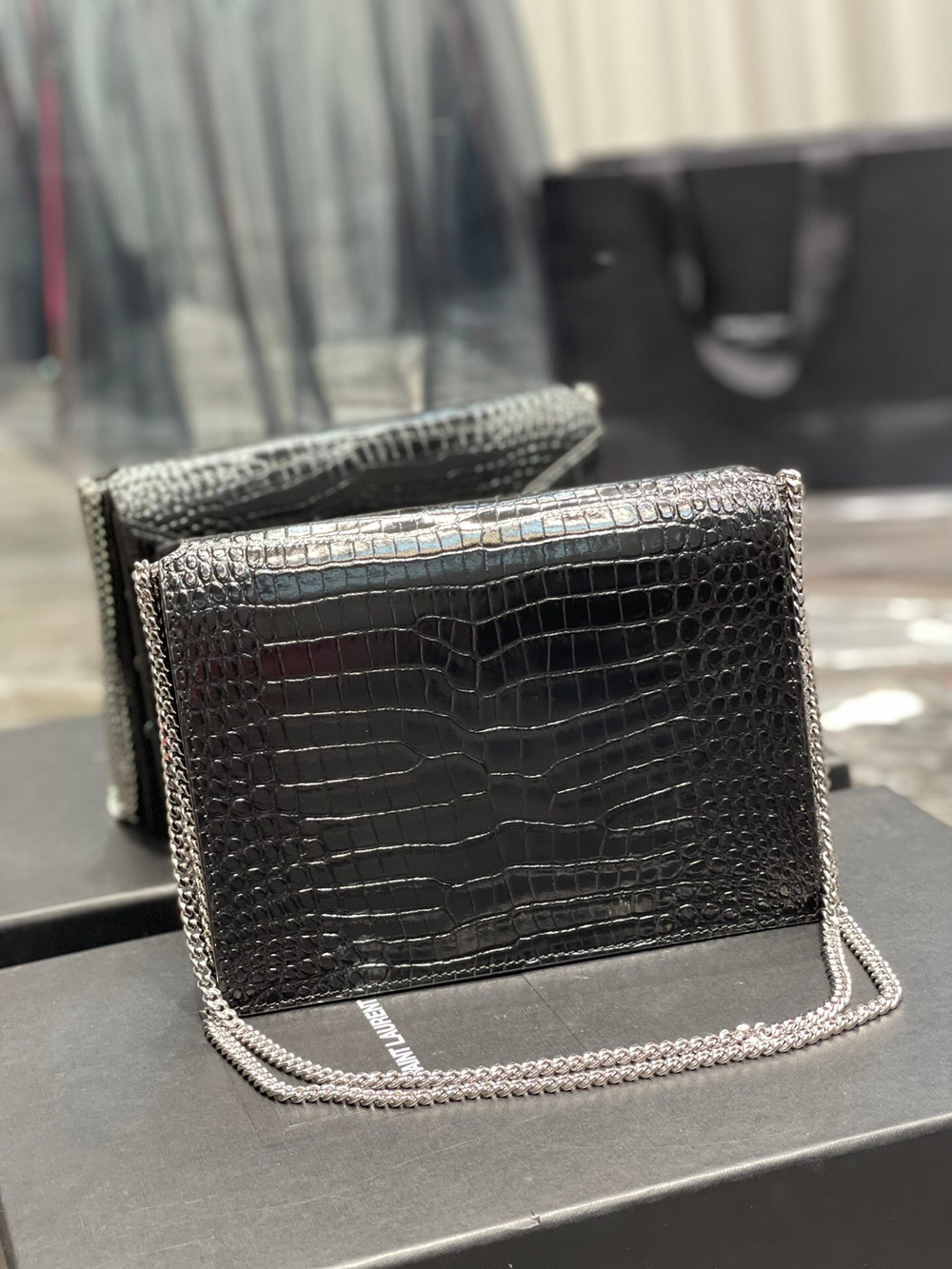 Saint Laurent Cassandra Medium 22 cm