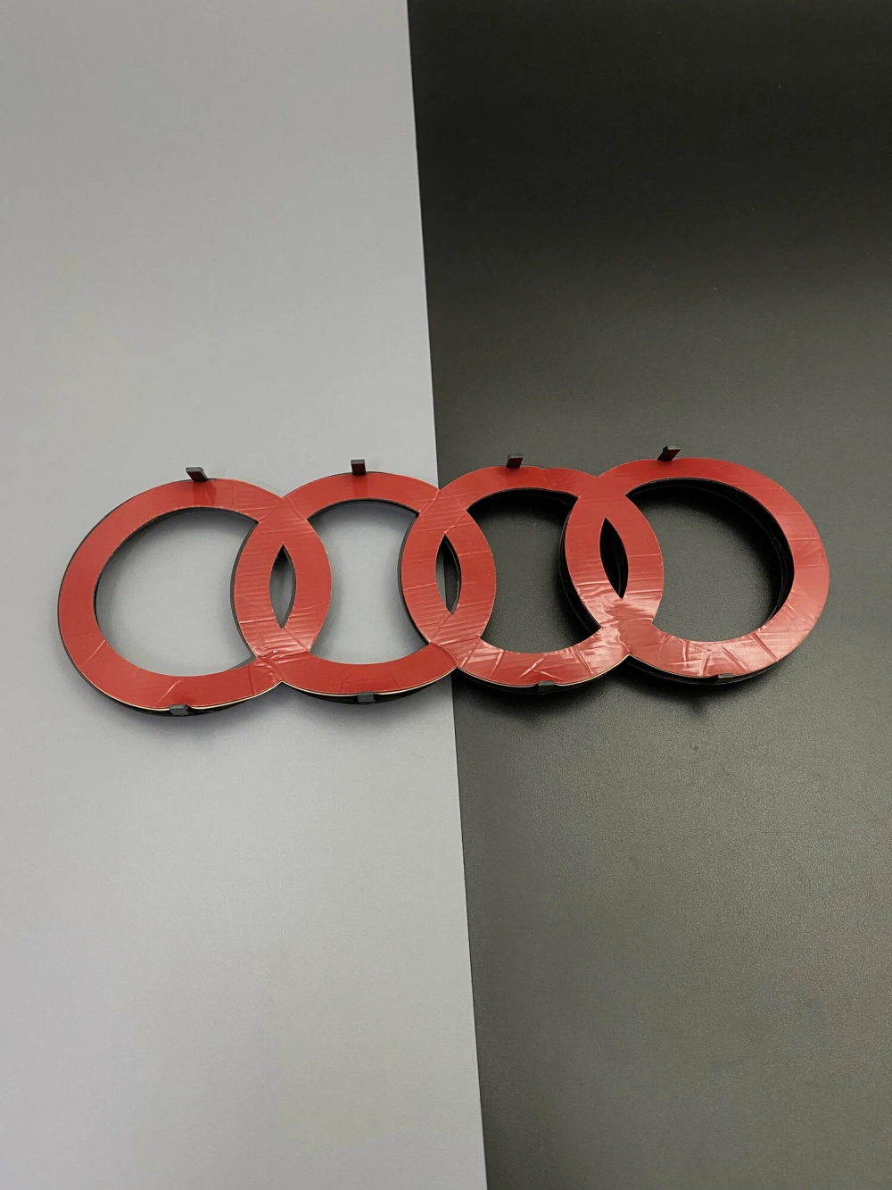 Эмблема шильдик логотип с клеевой основой Кольца для Audi 272 х 98 мм