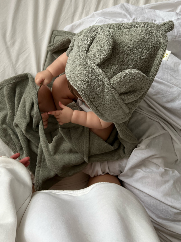 Детское полотенце с капюшоном оливковый