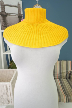 Манишка яркая на 3-5 лет