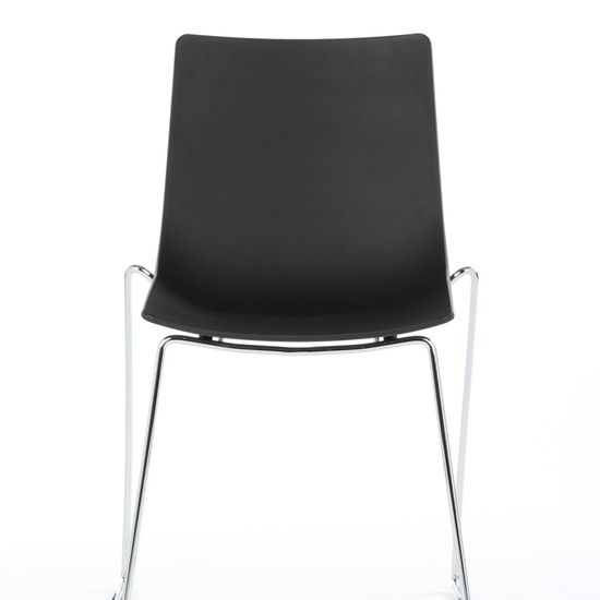 Стул Cafeteria ножки металл, сиденье черный пластик