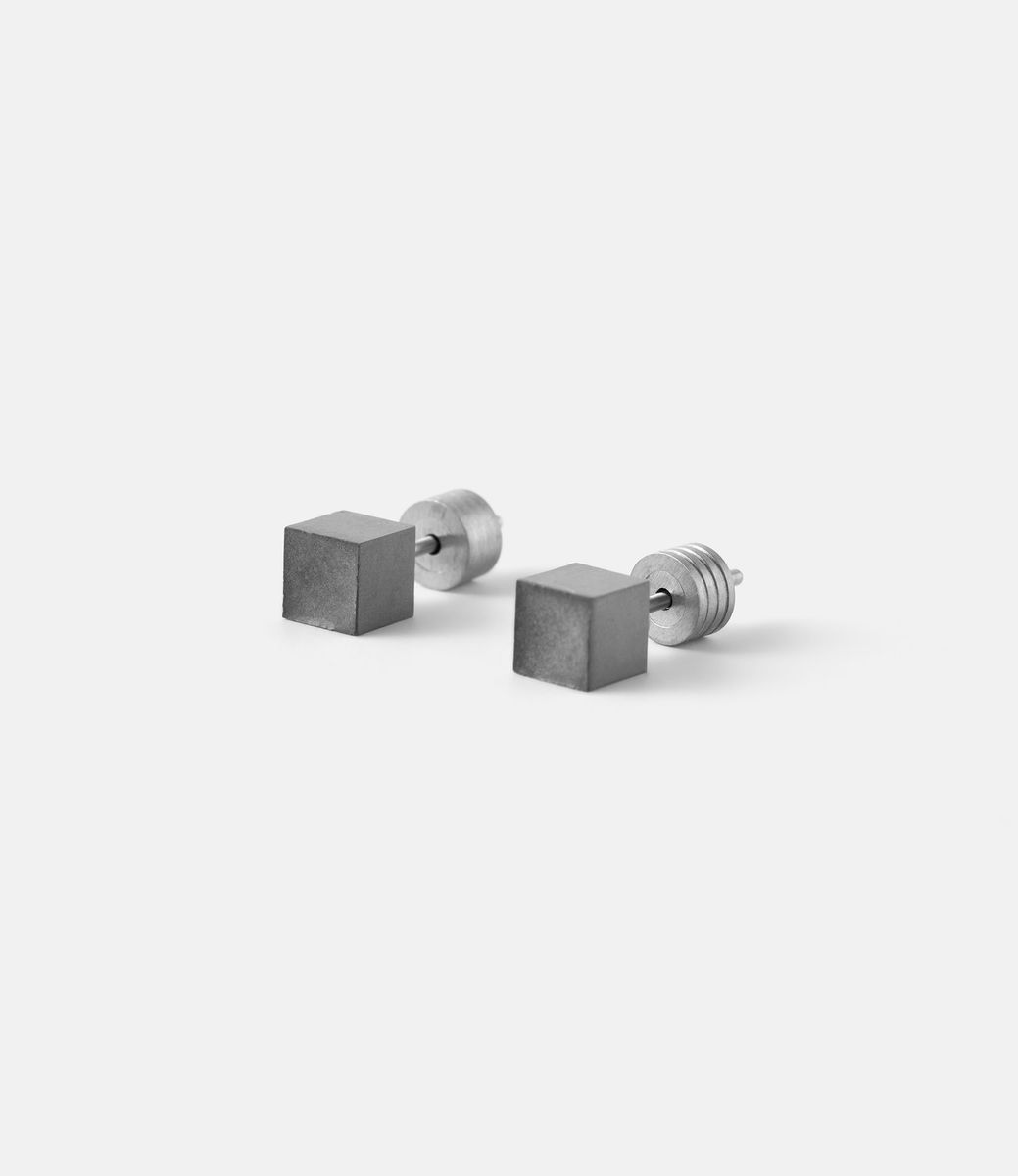 22 Studio Cube Original — серьги из бетона