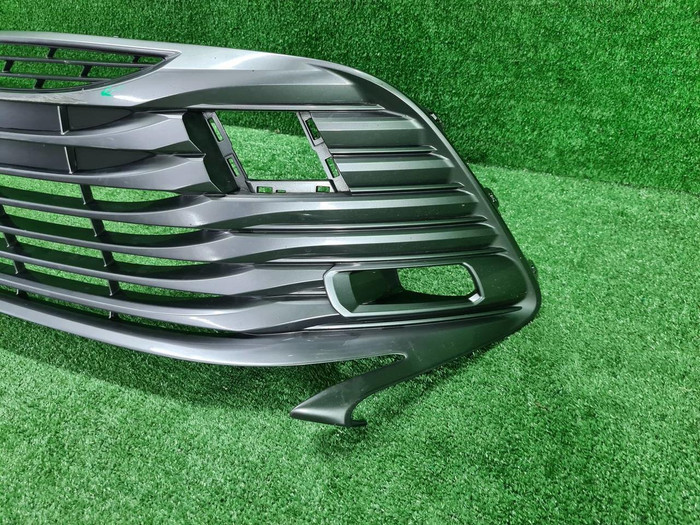 Решетка переднего бампера Toyota Camry xv70 17-21