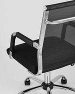 Кресло офисное TopChairs Clerk черное