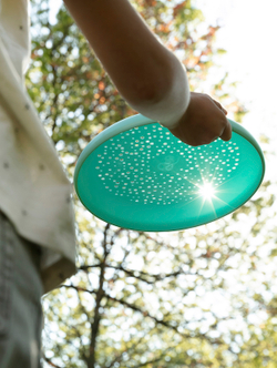 Летающий диск с ситом для песка Quut Flying disc