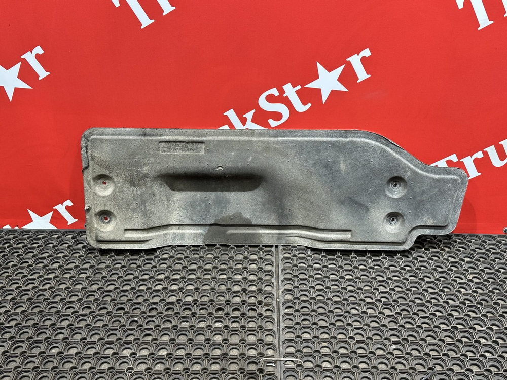 Шумоизоляция двигателя правая 2017г