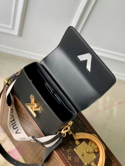 Louis Vuitton Twist MM
