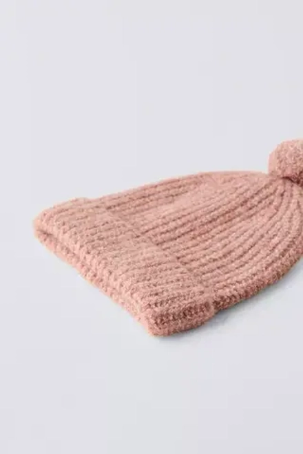 ZARA ШАПКА БИНИ С ПОМПОНОМ, РОЗОВЫЙ