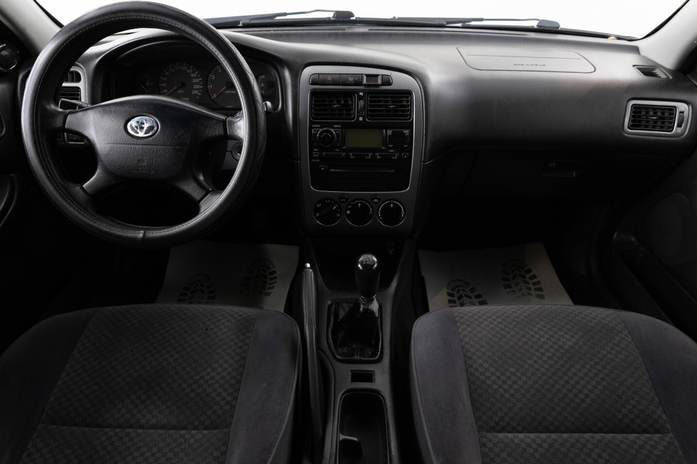 Toyota Avensis, 2001 год