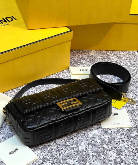 Сумка из кожи Fendi Baguette черный