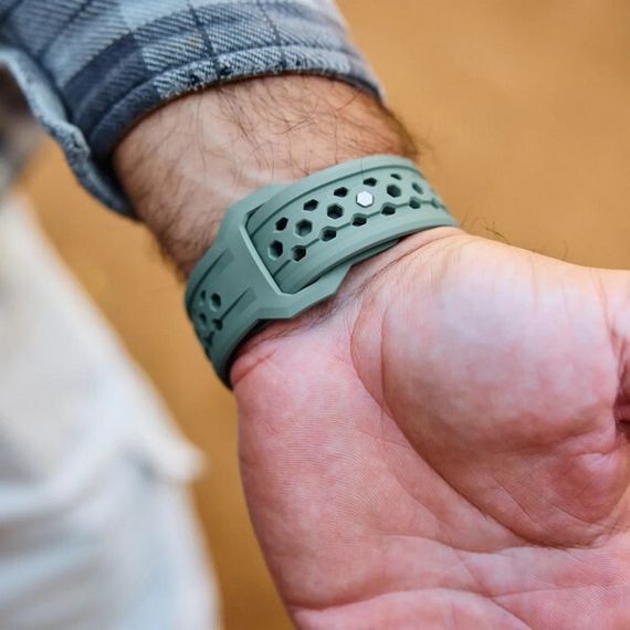 Ремешок каучуковый UAG Monarch для Apple Watch 49/45/44/42 мм зеленый/титановый (Olive/Titanium) (194158117236)