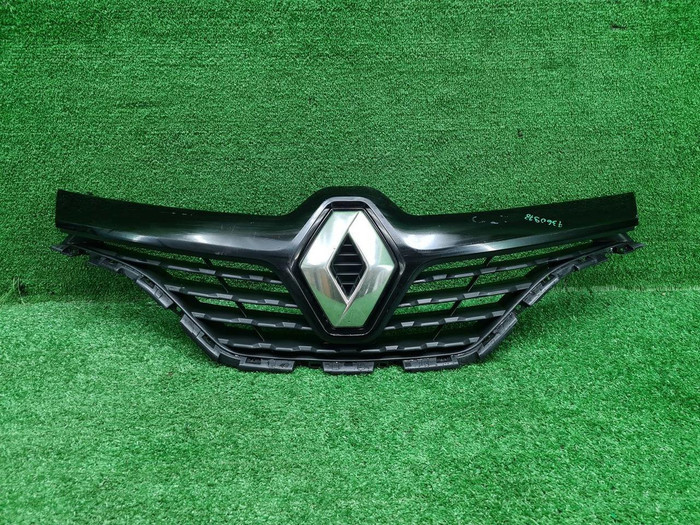 Решетка радиатора Renault Kaptur (2016-2020)