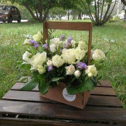 Ящик с цветами "Светлые чувства"