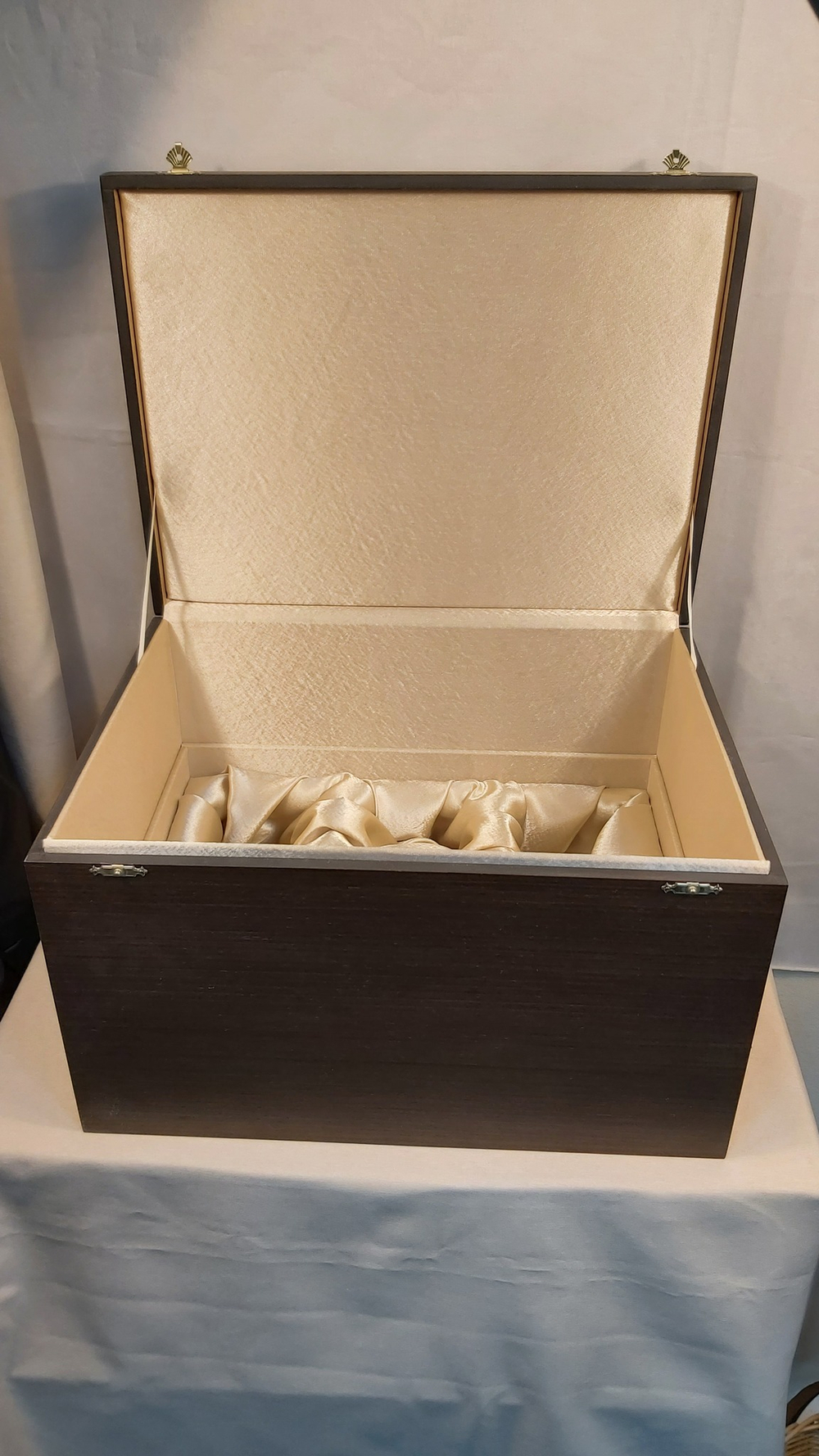 Футляр подарочный/ для хранения из шпона венге  для 12 елочных шаров