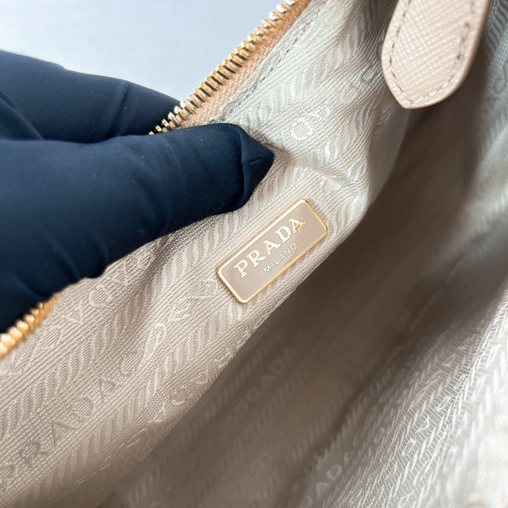 Prada Re-Edition 2005 Saffiano