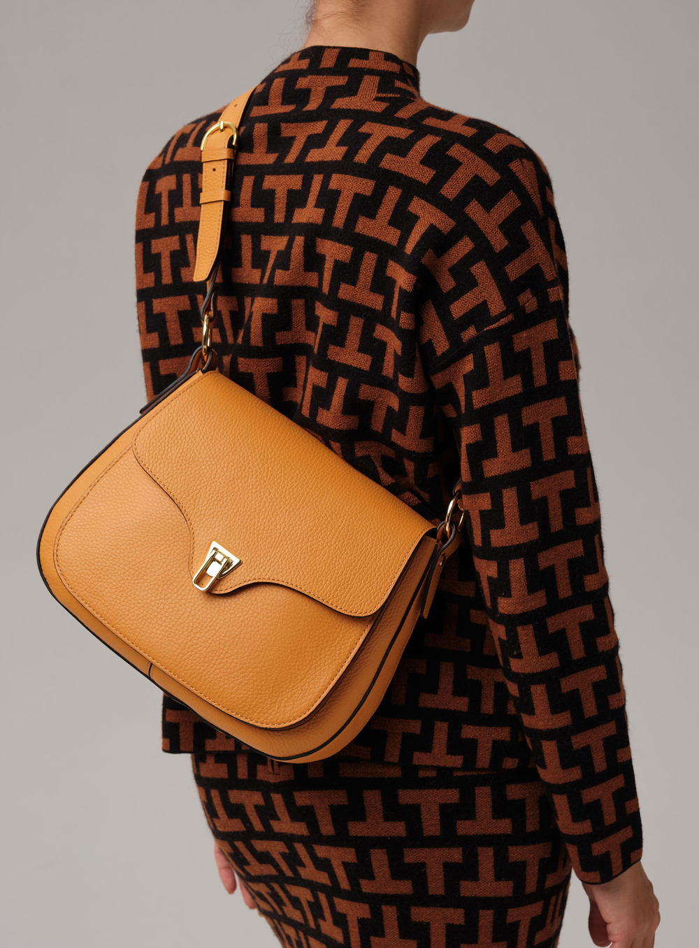 Кожаная сумка Azaro 30778 оранжевая тыква