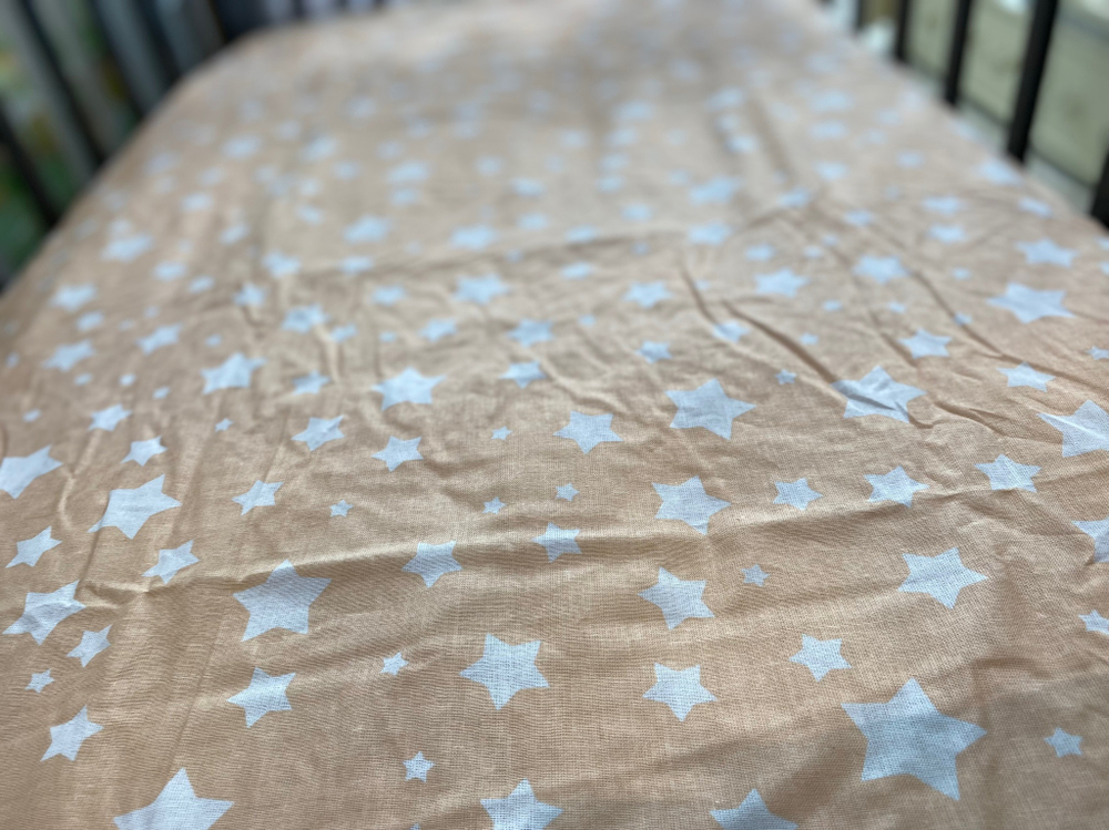 Простынь универсальная на резинке поплин (бежевый цвет)