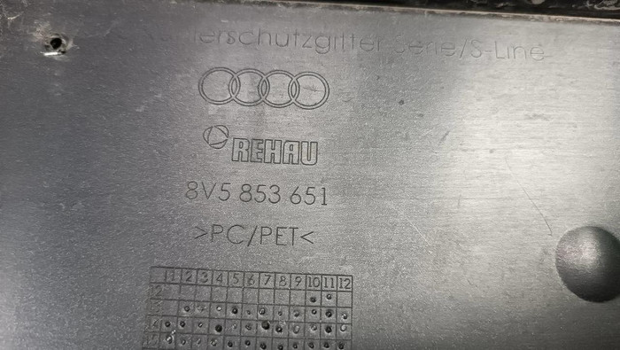 Решетка радиатора Audi A3 8V (2012-2016)