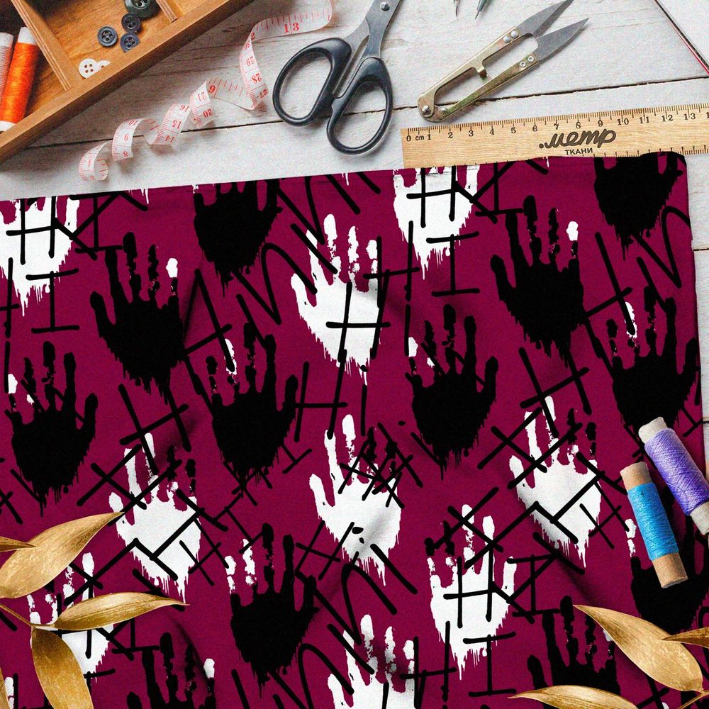 Ткань оксфорд 210 белые и чёрные отпечатки ладоней на бордовом фоне