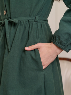 Платье с воротником стойкой