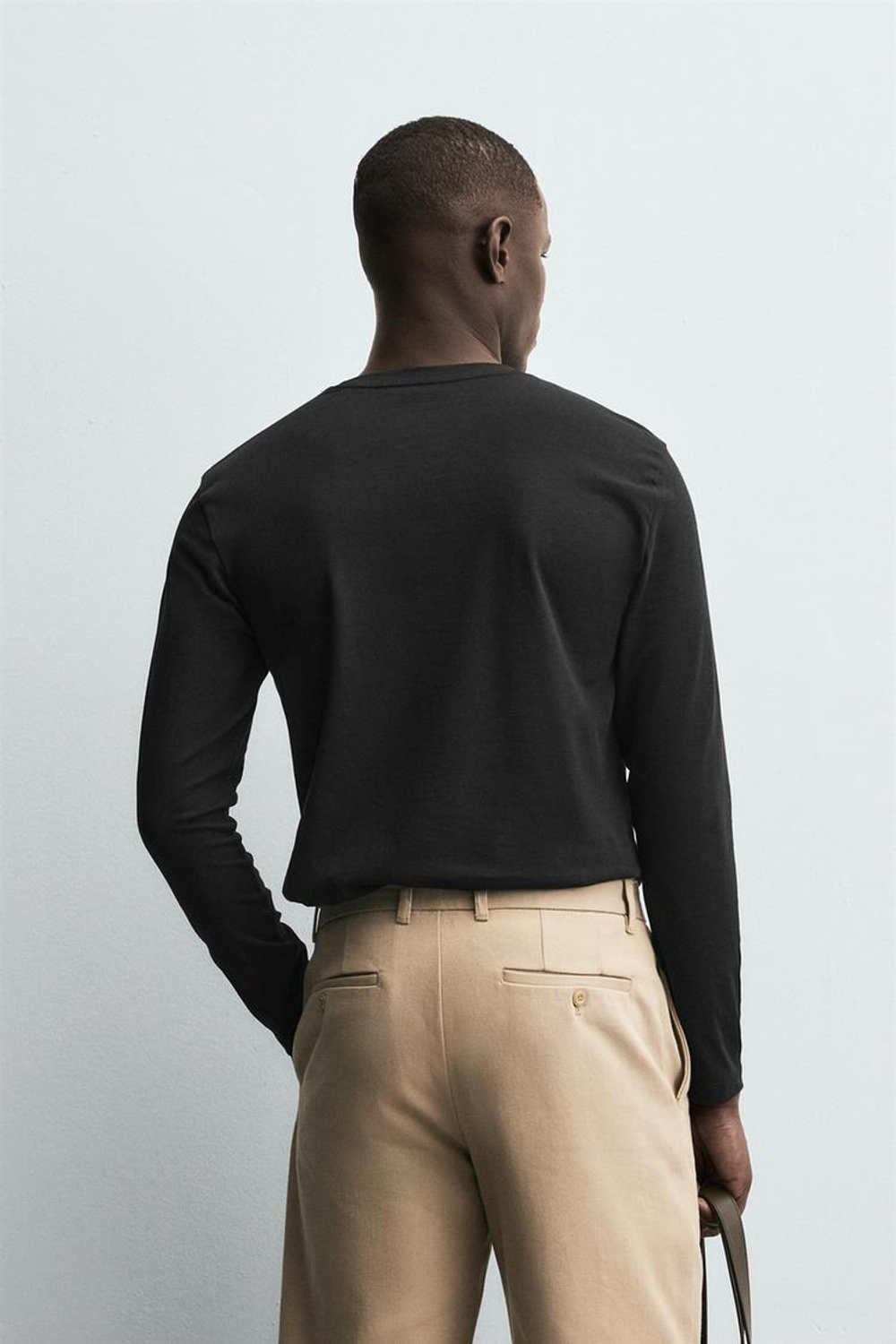 ZARA БАЗОВАЯ ФУТБОЛКА SLIM FIT, ЧЕРНЫЙ