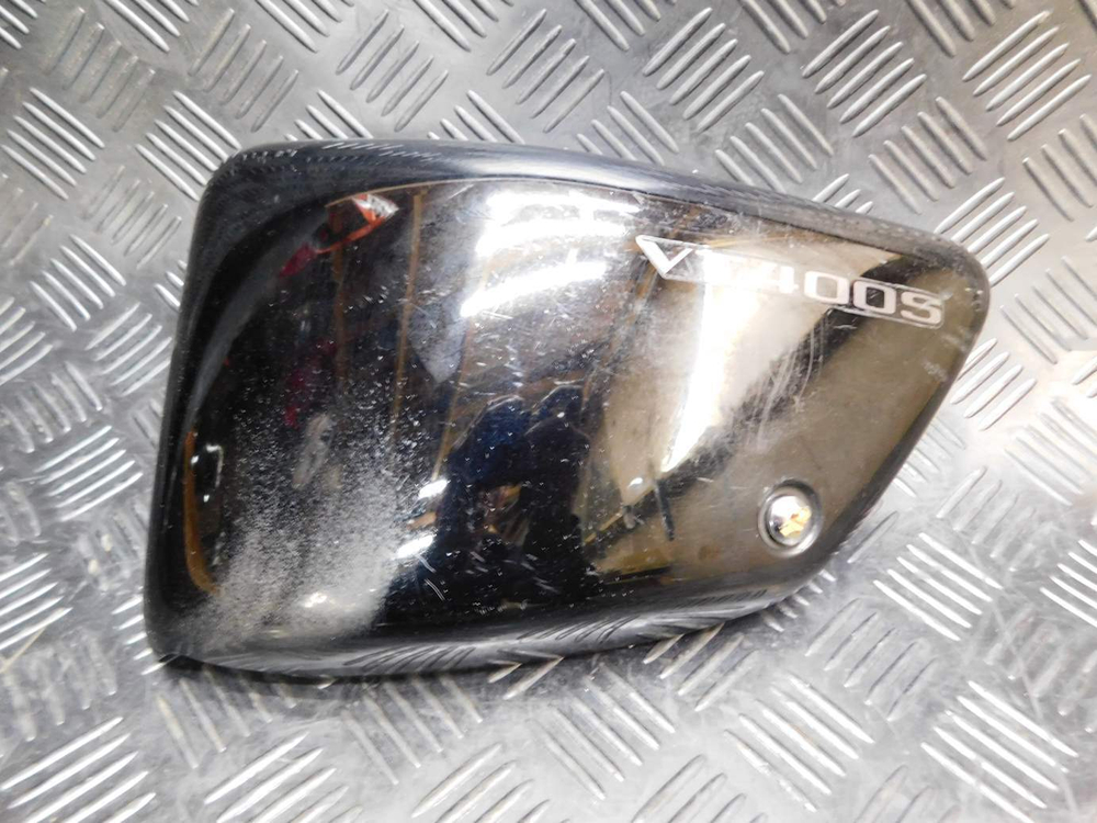 Пластик боковой левый Honda Shadow VT400S NC46 63600-MGR-6700