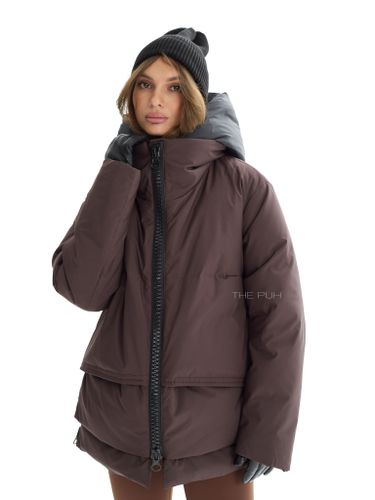 Шоколадный пуховик с акцентной молнией
