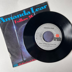Винтажная виниловая пластинка 7 дюймов (маленькая пластинка) Amanda Lear, Follow Me (Germany 1978)