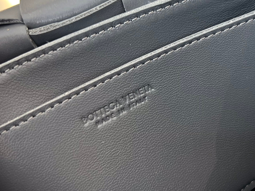 Bottega Veneta Small Cassette 19 cm
