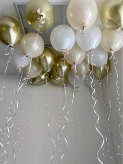 Воздушные шары под потолок хром золото/белый/песок бантики №5041