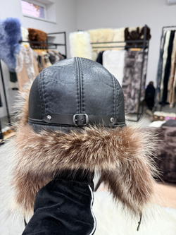 Шапка из натурального меха енота