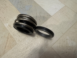 Запасная часть для насосов "LEO" моделей XST65-200K/185, XST65-200K/220, XST65-200K/300, XST65-250/220, XST65-250/300, XST65-250/370, XST80-200/220, XST80-200/300, XST80-250/370, XST80-250/450, XST80-250/550 - комплект торцевых уплотнений №10009649