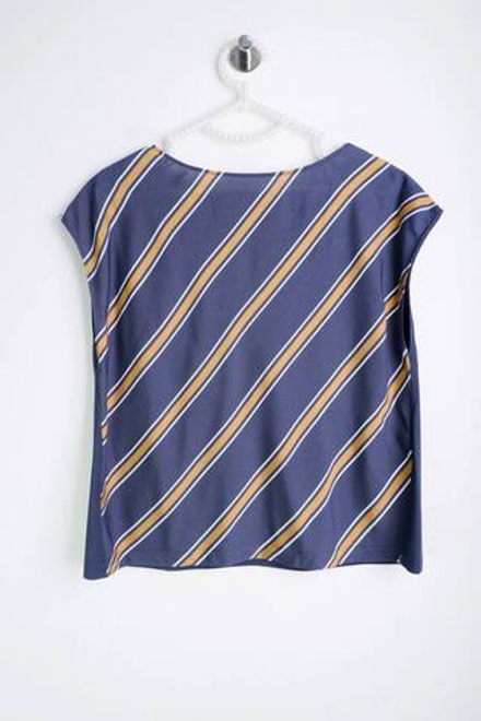 Блузка для лаконичного образа, визуально на 44 размер