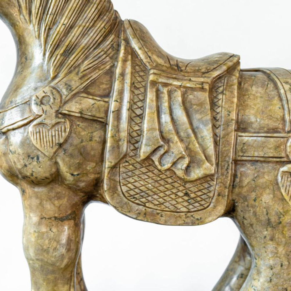 Старинная скульптура «Конь»