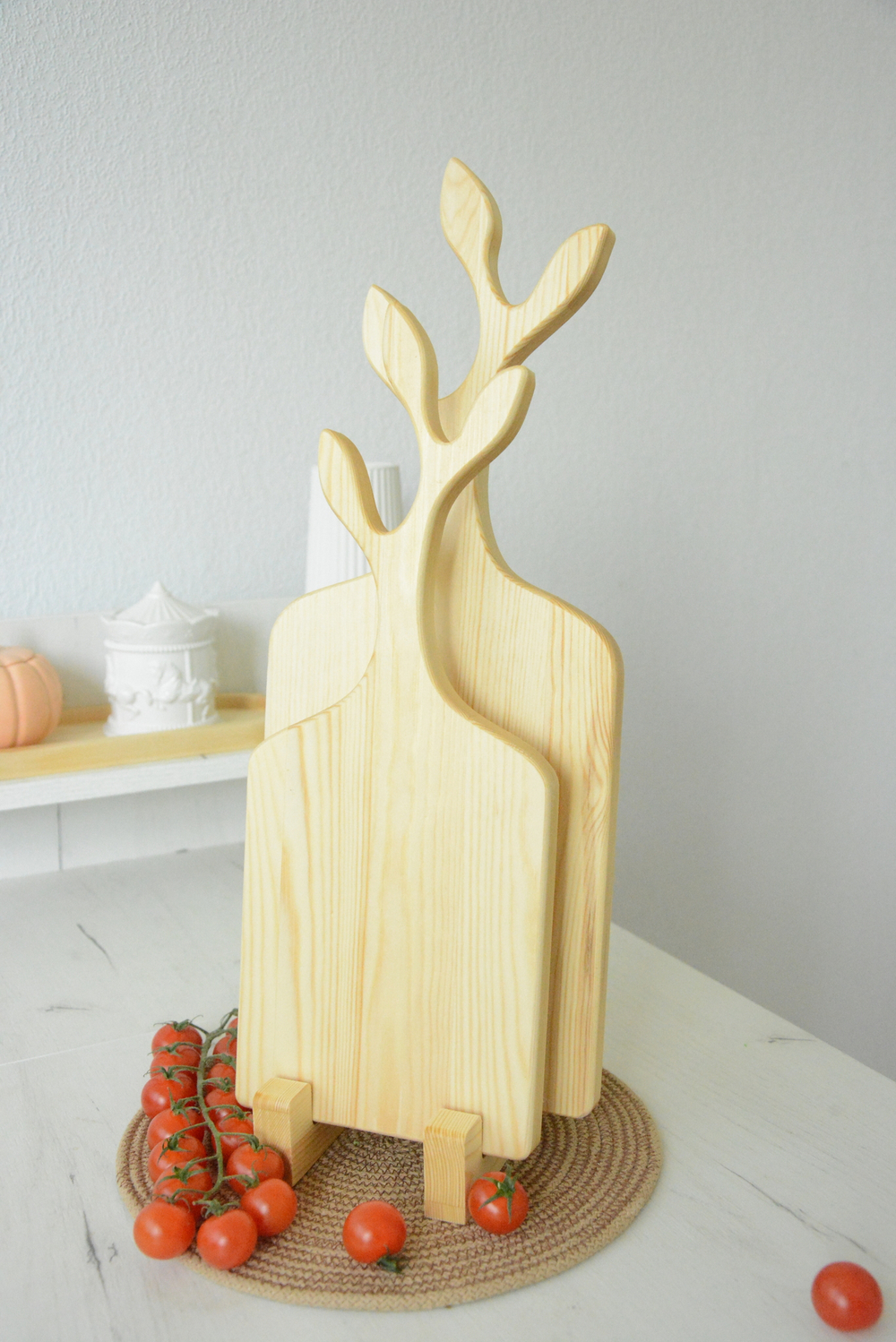 Набор из двух досок с ручкой-веточкой с подставкой.