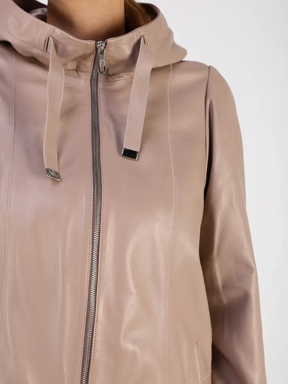 Кожаная куртка демисезонная с капюшоном