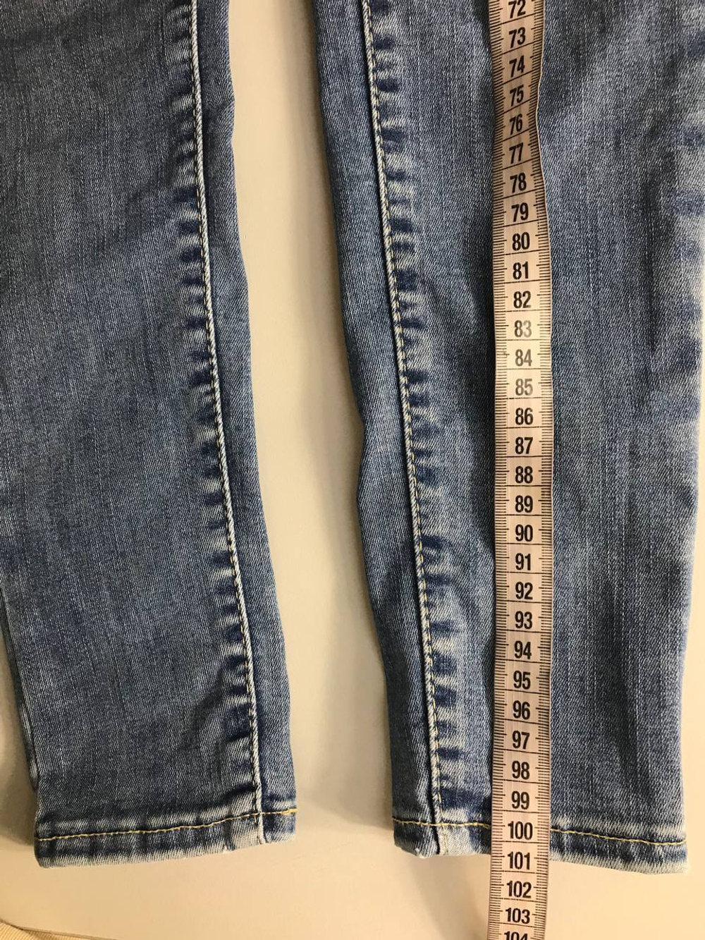 Джинсы Levis скини маркировка 25, на 42 размер
