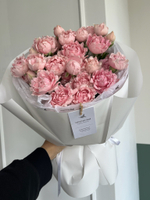 Моно букет из кустовых пионовидных роз